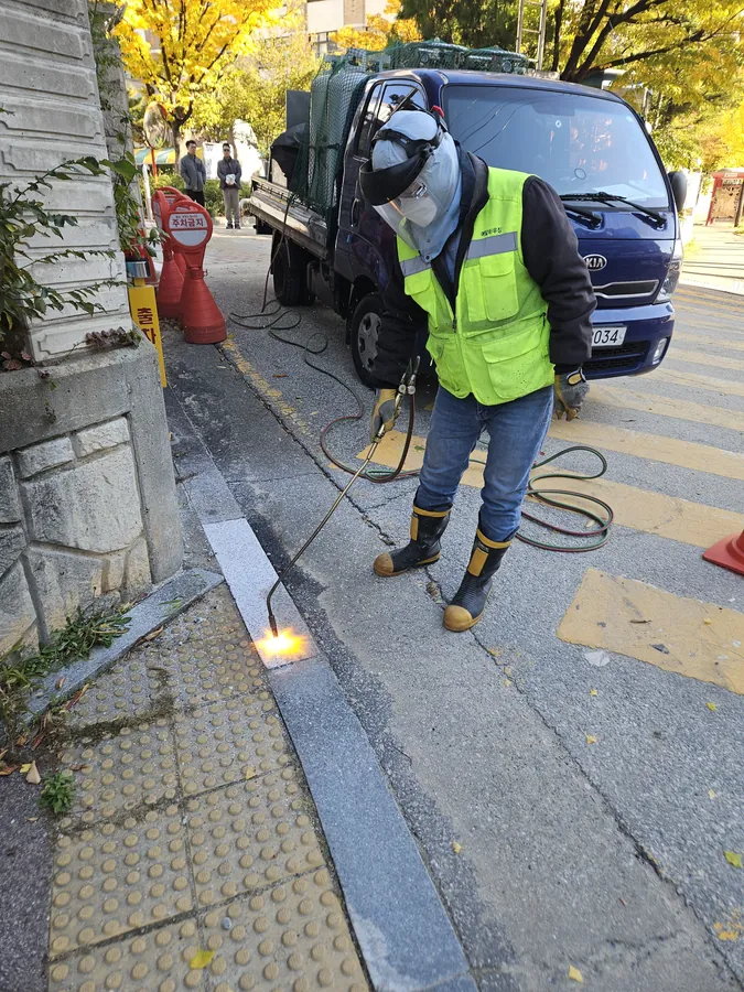서울 서대문구 가로수길 경계석 버너구이